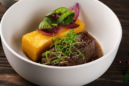 Телячьи щёчки, полента