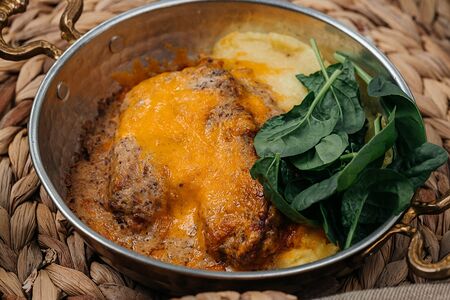 Буженина, запеченная с картофелем