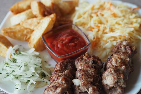 Люля-кебаб из свинины с гарниром