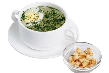 Куриный бульон с яйцом и сухариками