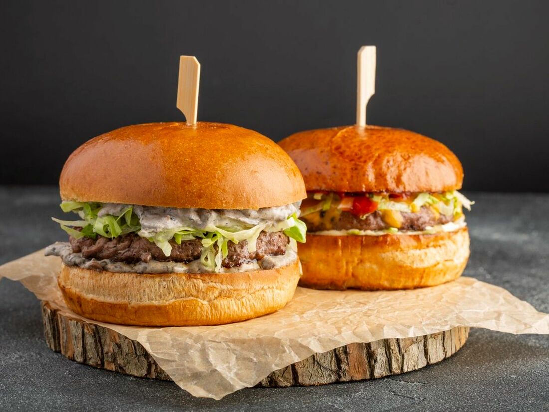 Люди в баре