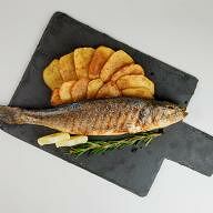 Запеченный сибас с картофелем и лаймом