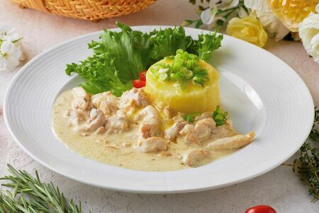 Куриное фрикасе с пюре