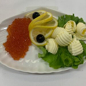 Икорка красная зернистая с маслом