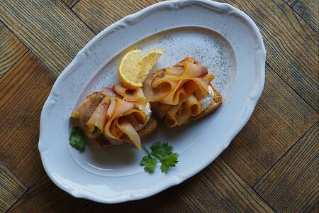 Смёребрёд с осетриной холодного копчения