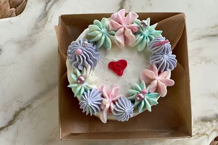 Нежный Бенто-торт с сердцем на день матери