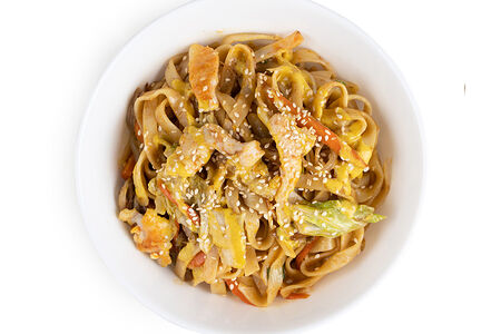 Фирменная лапша по-сингапурски с соусом кокосовый карри