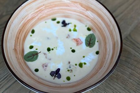 Кукурузный суп с креветками и страчателлой