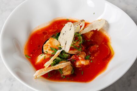 Томатный суп с морепродуктами