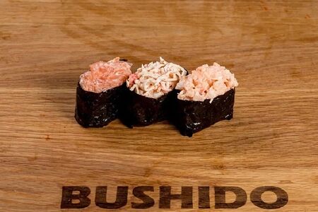 Гункан с крабом