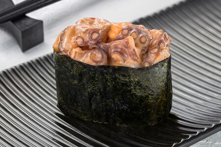 Гункан Спайси осьминог