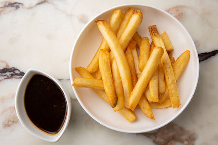 Картофель фри с трюфельным соусом