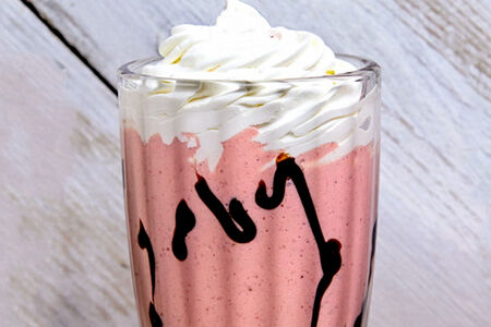 Клубнично-банановый коктейль