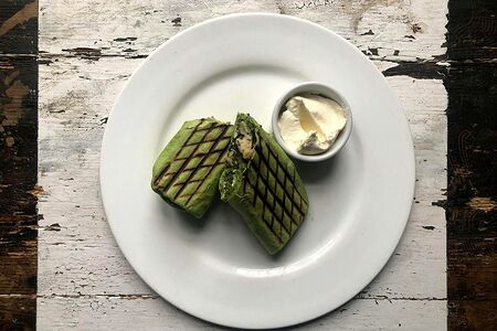 Буррито со шпинатом и филе цыплёнка