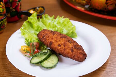 Котлета по-киевски с овощами