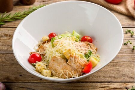 Салат Цезарь с курицей