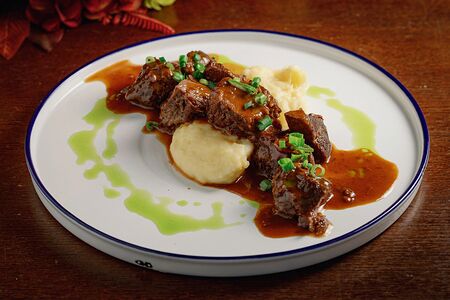 Щёчки говяжьи с пюре