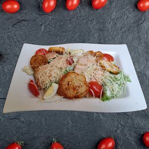 Салат Цезарь с куриным филе