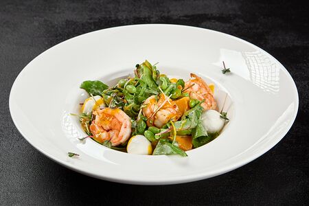 Салат с манго и креветками