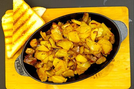 Сковородка со свининой