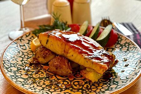 Сёмга на подушке из картофеля бэби