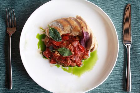 Куриная грудка с капонатой из сезонных овощей