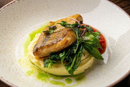 Судак со шпинатом