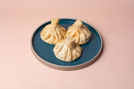 Обжаренные хинкали с сыром