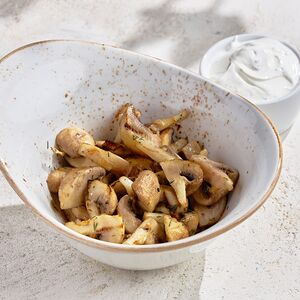 Шампиньоны на гриле с трюфельным маслом и чесночным соусом