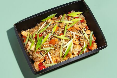 Рис с лососем и овощами