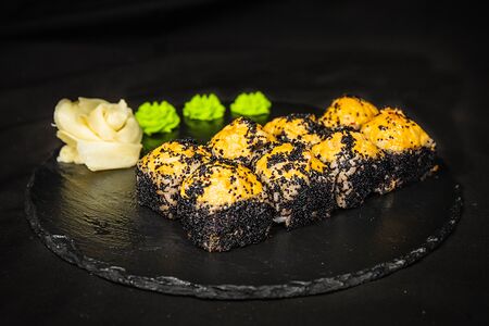 Ролл запеченный с тунцом