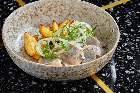 Сельдь с обжаренным картофелем