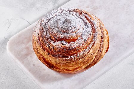 Слойка с изюмом