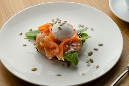 Брускетта с лососем