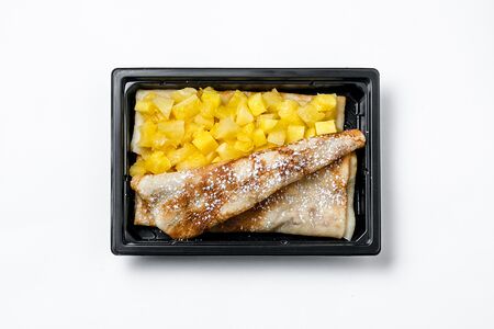 Блинчик с манго и ананасом