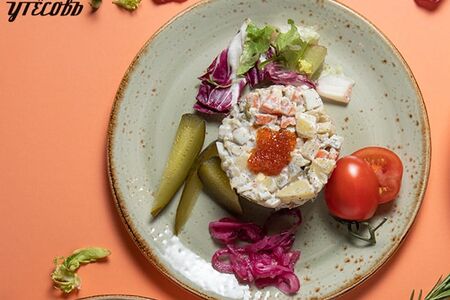 Салат с ростбифом и красной икрой