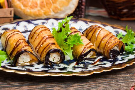 Рулетики из баклажан