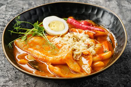 Токпокки с мясом кальмара