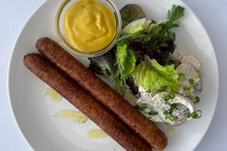 Колбаски из курицы с горчичным соусом