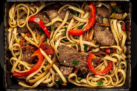 Удон с говядиной и овощами