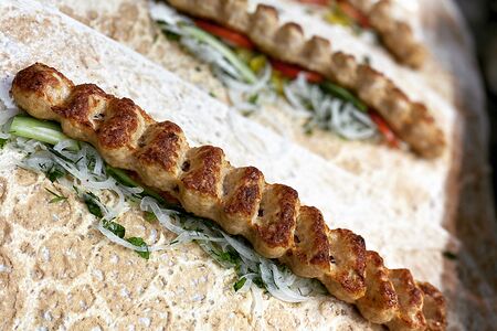 Люля-кебаб из курицы в лаваше