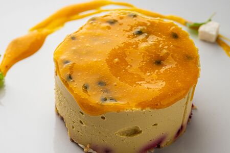 Мусс с кешью и манго