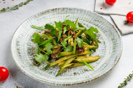 Острый салат с телятиной