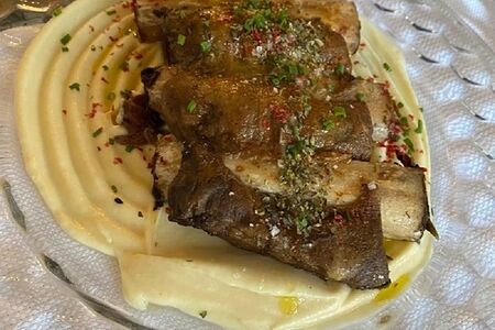 Говяжьи ребра с пюре из сельдерея