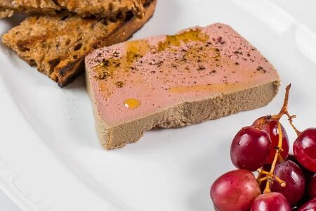 Пате из печени цыпленка с вишневым чатни