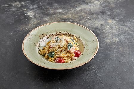 Каламарата с лососем и шпинатом