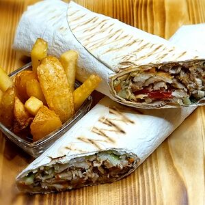 С картофелем фри⁣