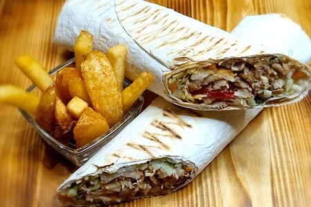 С картофелем фри⁣