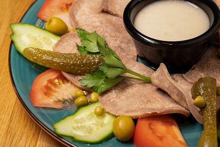 Говяжий язык с хреном