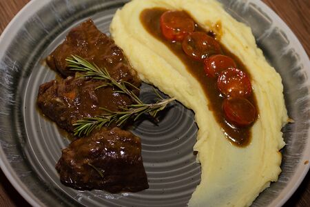 Говяжьи щечки